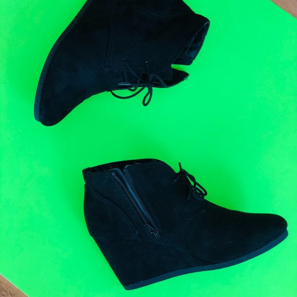 Universal Threads Black Suede Wedge Booties size 9 - Picture 2 of 8